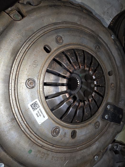 Sprzęgło dwumas koło dwumasowe master3  2.3  oryginał