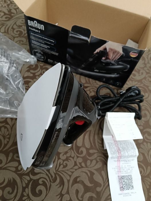 Ferro de engomar novo