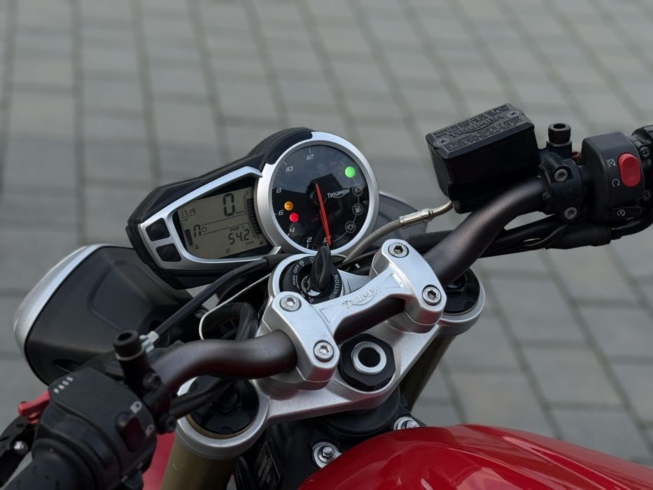 Triumph street triple 675 (2015)