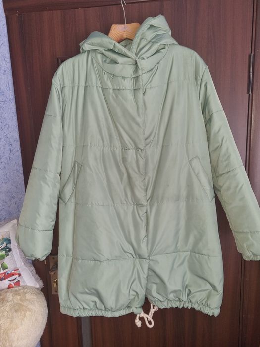 Зимова жіноча куртка