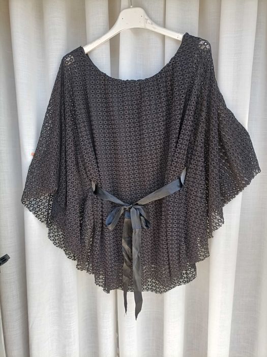 Camisola com mangas largas, em renda