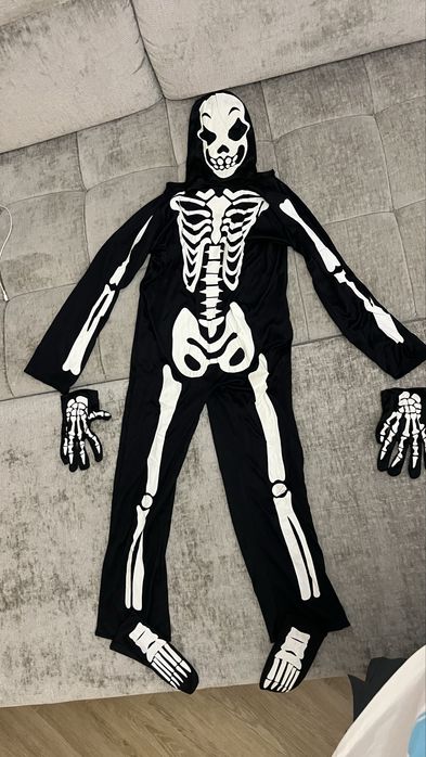 Stoj kościotrup na halloween