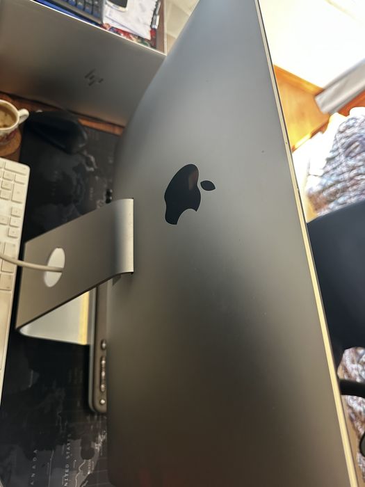 Apple iMac 21,5” (2012) | SSD 128 GB | 8 GB RAM | Linux instalado