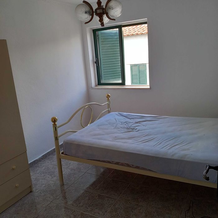 Alugo casa zona tranquila com muita oferta de emprego