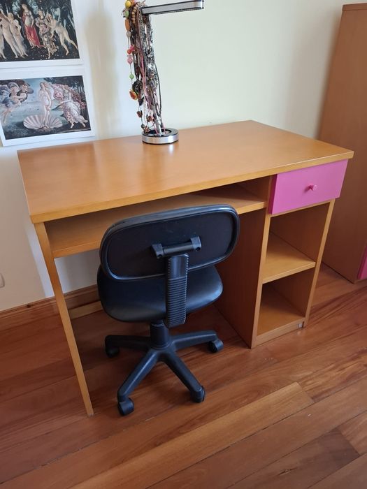 Mobília Criança ou Adolescente Cor de Rosa