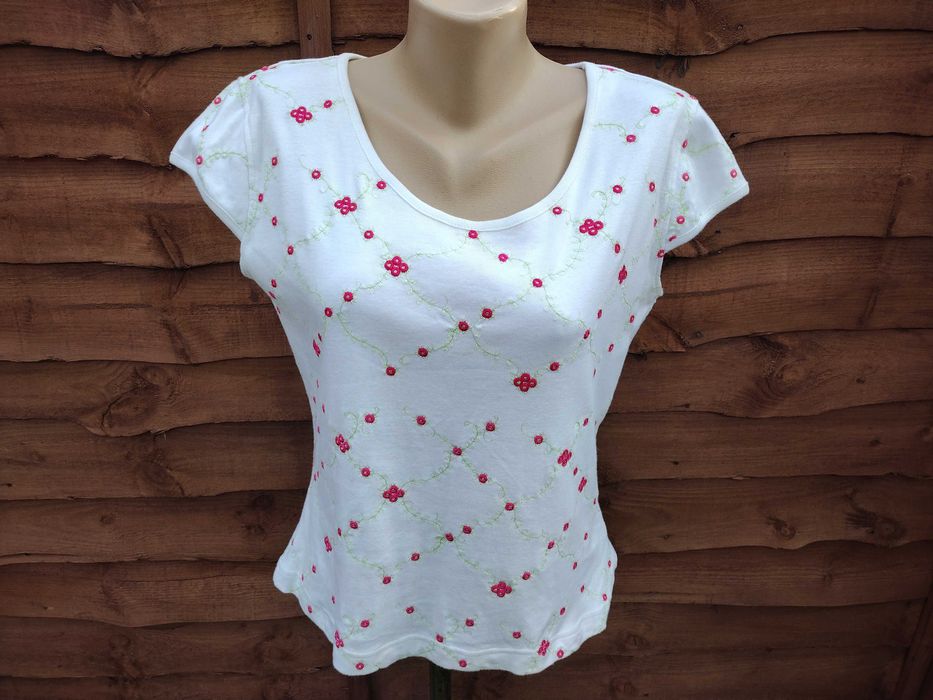 62. Biała wyszywana damska bluzeczka firmy Lakeland w rozmiarze 42