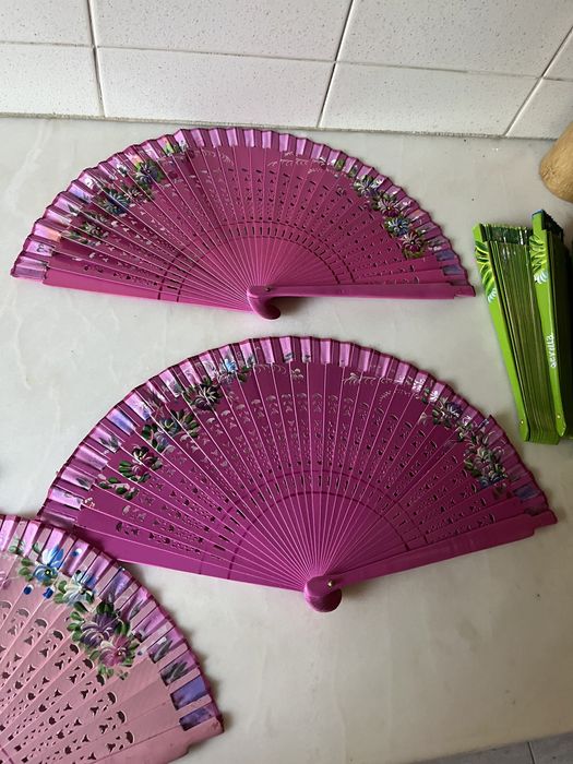 Leques NOVOS grandes pintados à mão - 23 cm