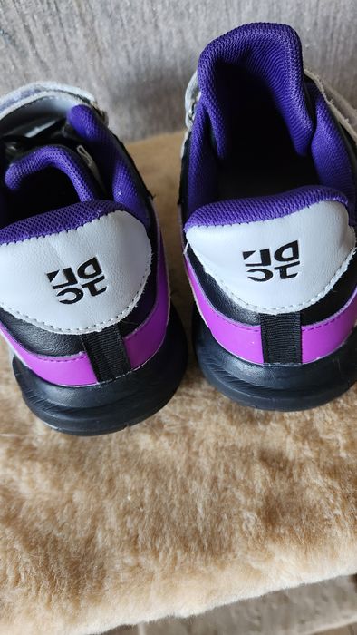 Кроссовки на девочку