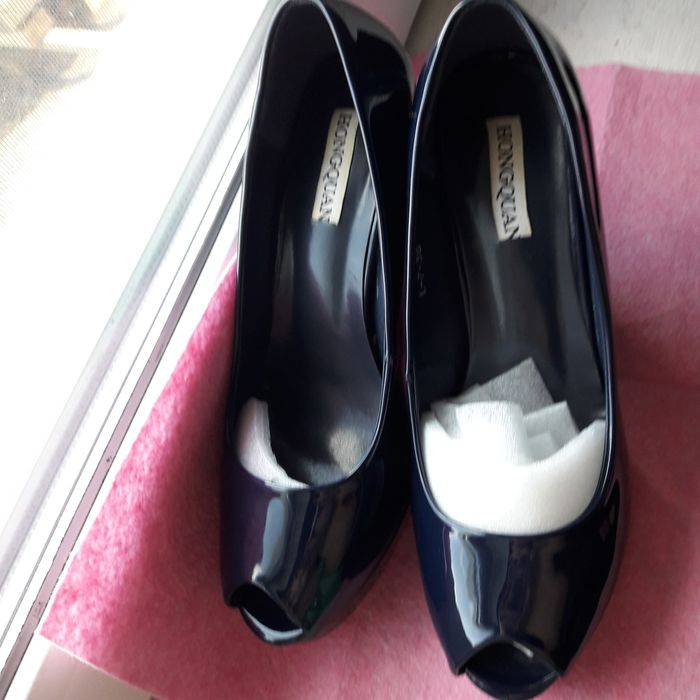 Туфли на каблуке с открытым носком синие