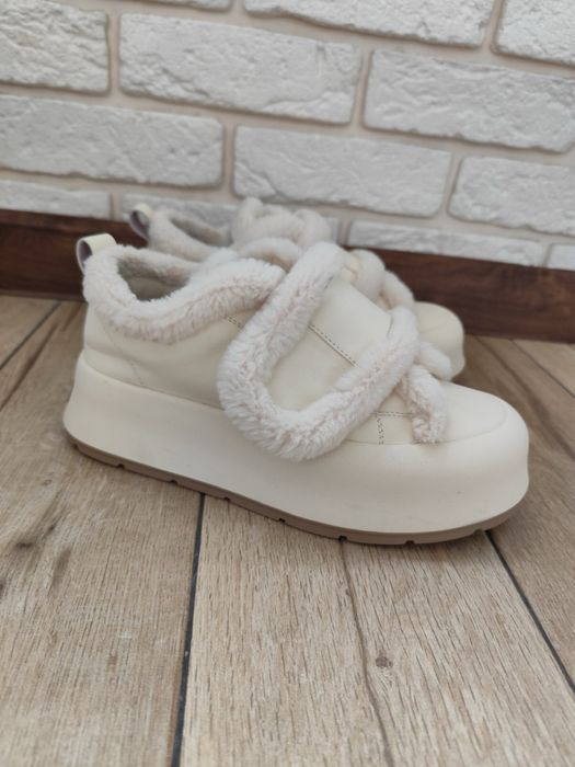Білі  зимові черевики 38р