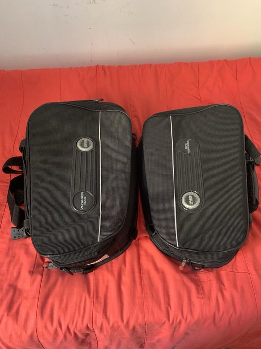 Продам бокові мото сумки Givi Voyager