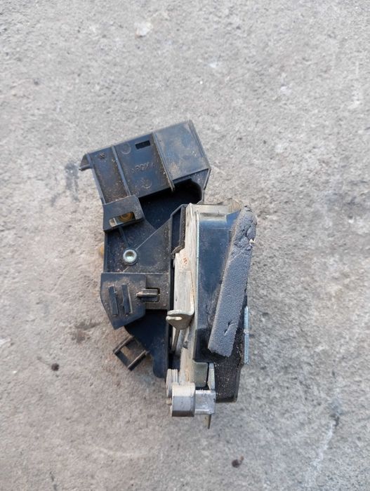 Замок двери задний левый BMW e39,e38