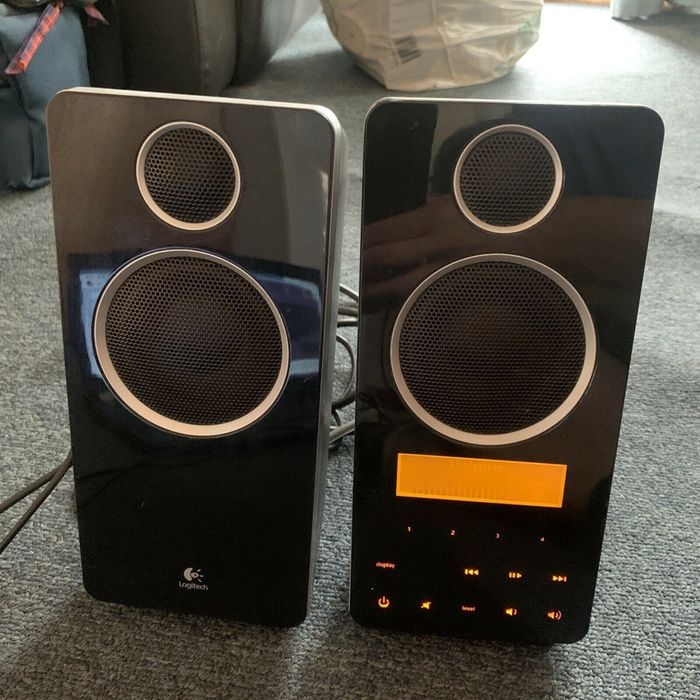 Colunas Som Logitech Z-10 Interactive 2.0