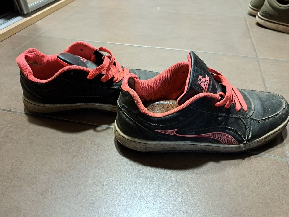 Buty sportowe rozmiar 39 oddam za darmo