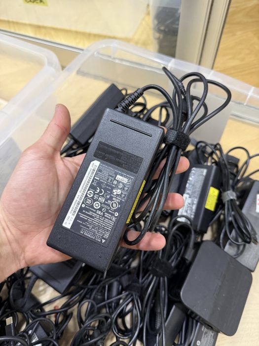 Продам зарядные устройства для ноутбуков