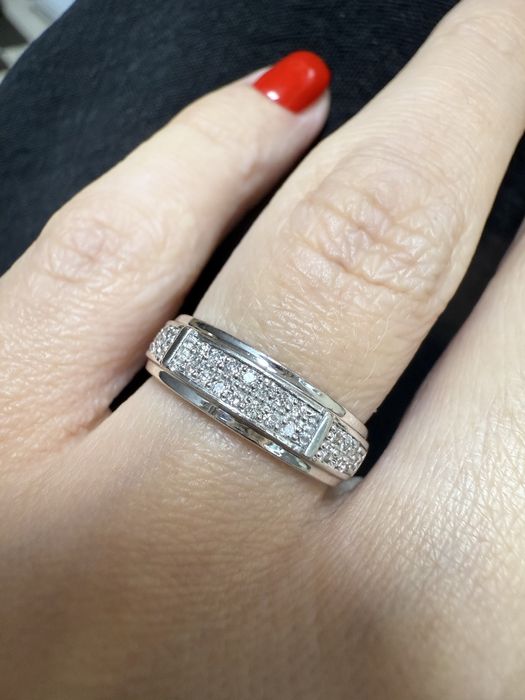 Золотое кольцо с бриллиантами 16,5р