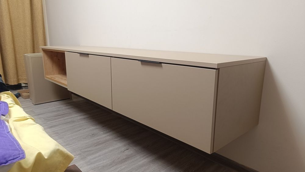 Збірка меблів шафи-купе, комоди, ліжка і тому подібне