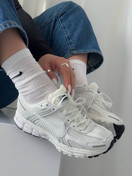 Nike Vomero 5 White жіночі кросівки найк вомеро 5 білі сітка