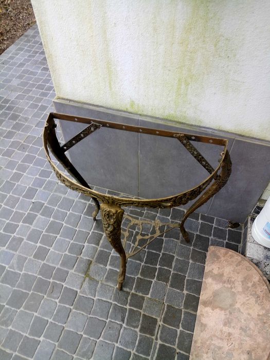 Mesa Mesinha antiga em latao