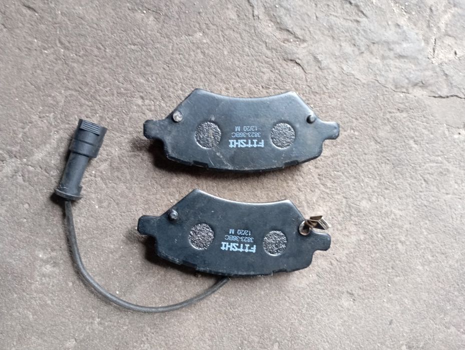 Продам тормозні колодки Fitshi (одна пара)