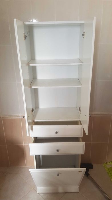 Armário de casa de banho