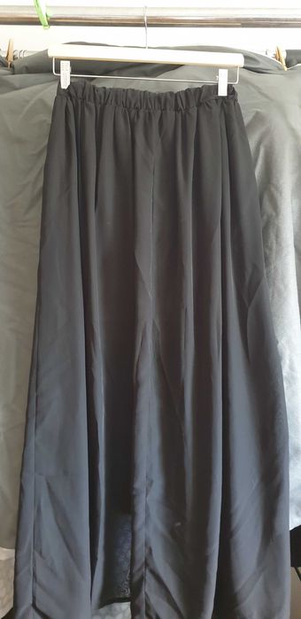 Saia comprida com detalhe na cintura