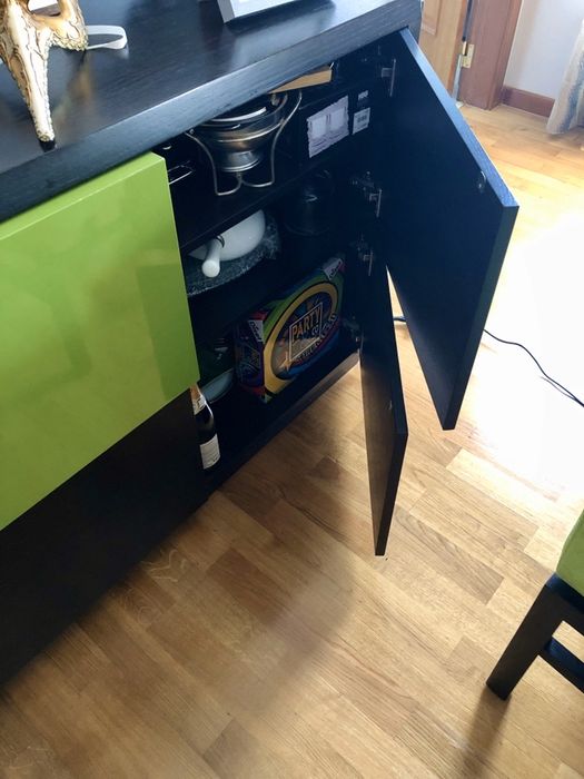 Aparador wengé em optimo estado