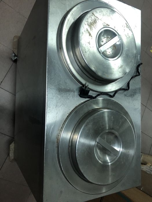 Armário aquecedor de pratos com rodas