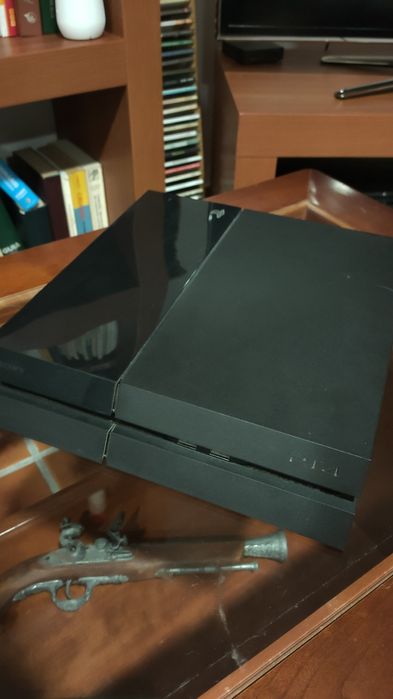 PS4 with two additional controllers64551832567298122