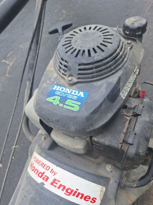 Szczotka do zamiatania z napedem silnik honda