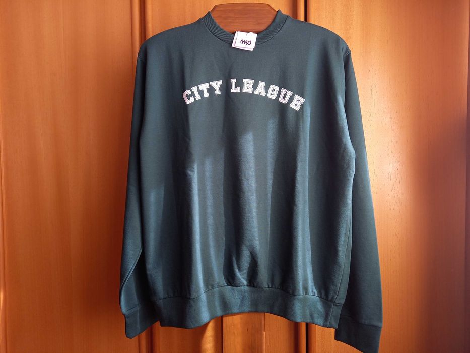 (NOVO, PORTES GRÁTIS) Sweatshirt Estampada "City League" em Verde Seco