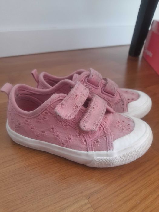 Várias Sapatilhas sandálias zara 23 e 24