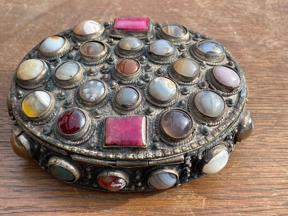 Linda caixa antiga em prata