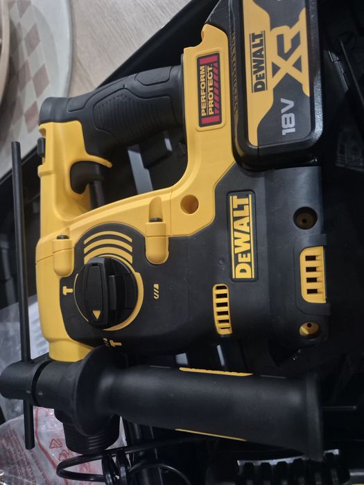 Berbequim de percussão Dewalt XR 18V.