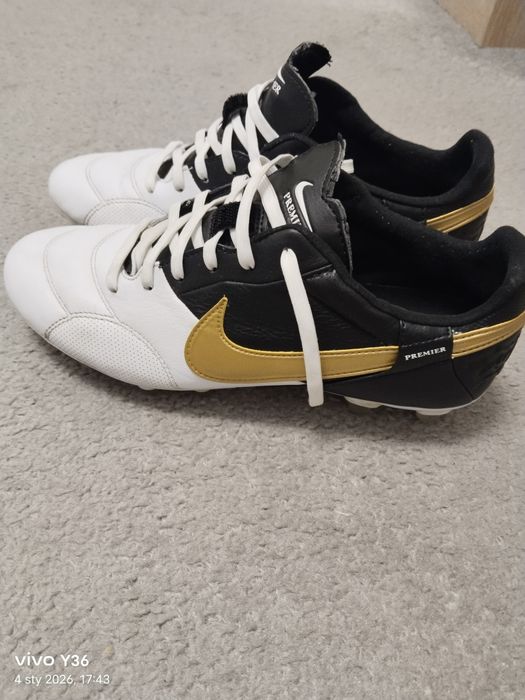 Buty używane ale bardzo dobrym stanie 2 razy tylko założone na nogę