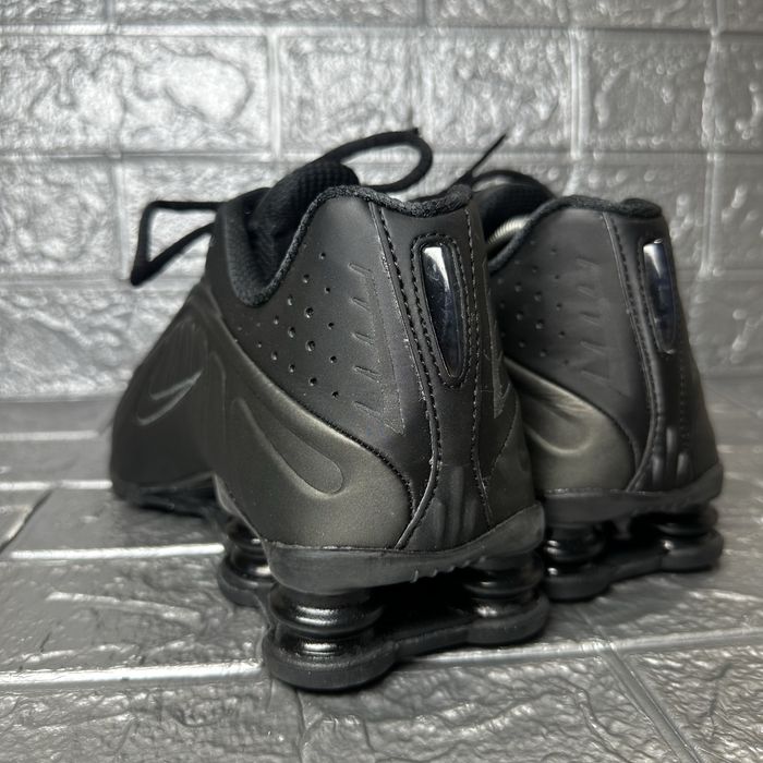 Чоловічі кросівки Nike Shox R4 HQ1988-001