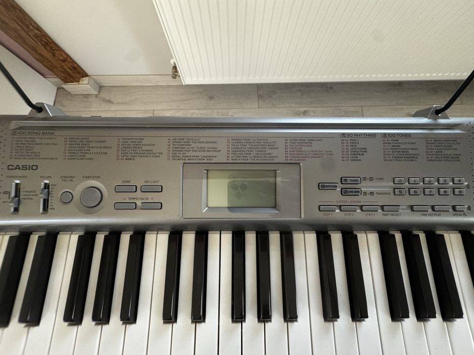 Casio LK-120 - keyboard z podświetlanymi klawiszami