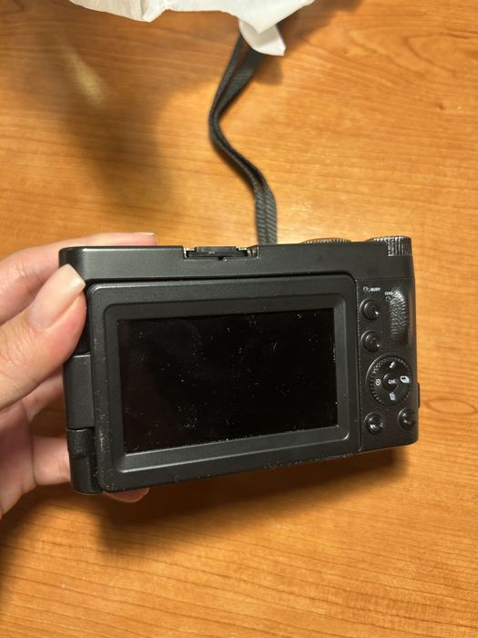 Camera digital flip screen