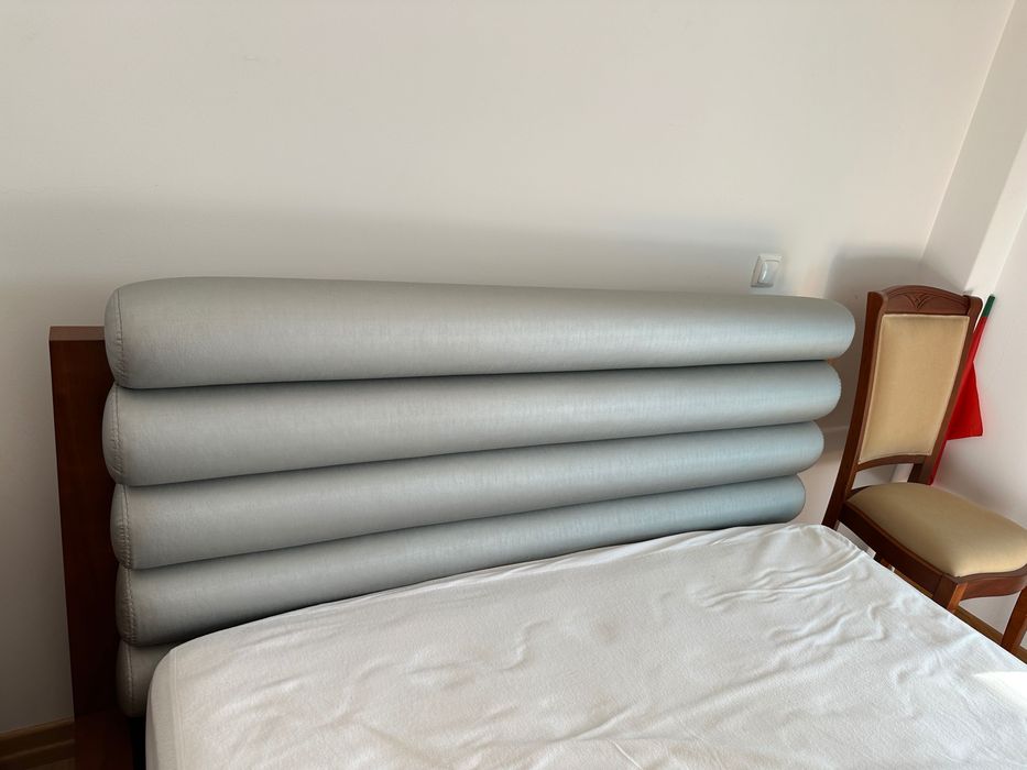 Cama de casal madeira cerejeira com colchão novo 1,50 x 1,95 com uma mesa de cabeceira e armoire 6 gavetas
