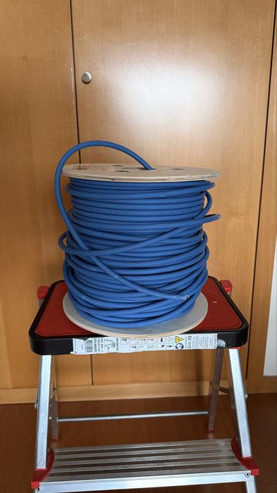 Rolo de cabo de rede Cat6a (85–90 m)