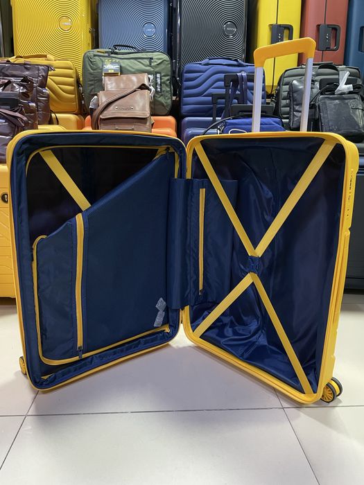 Валіза середня з поліпропілену MODO з розширенням ЗИЖКА 5%
