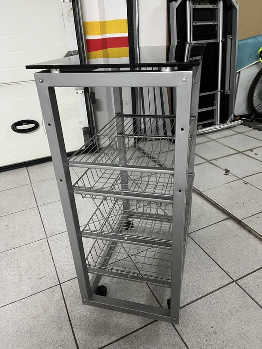 Mesa extensível mais 2 cadeiras e carrinho em tampo de vidro