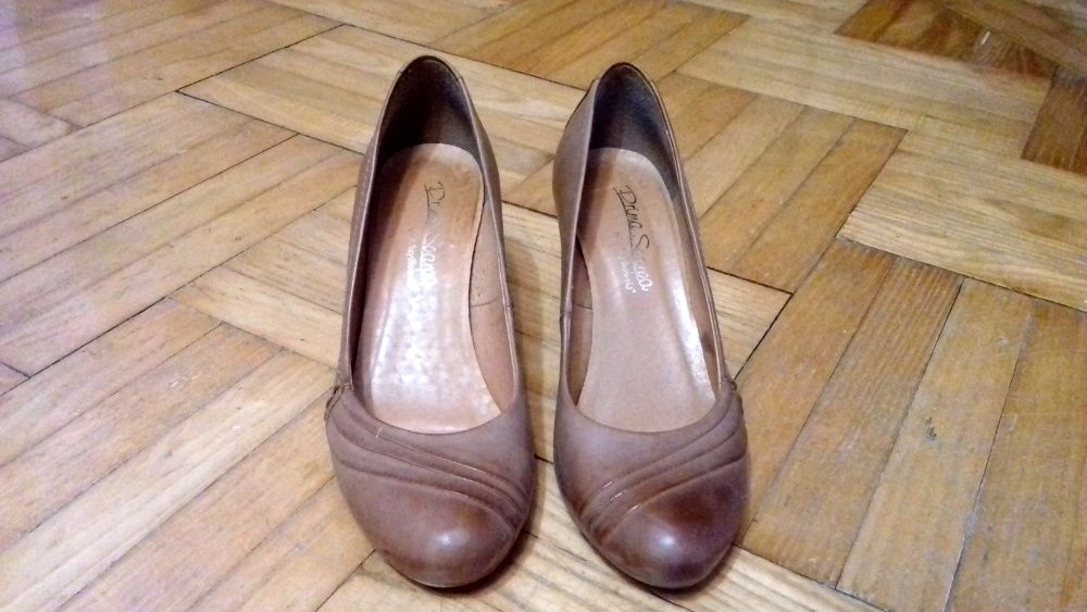 brązowe, skórzane buty na obcasie