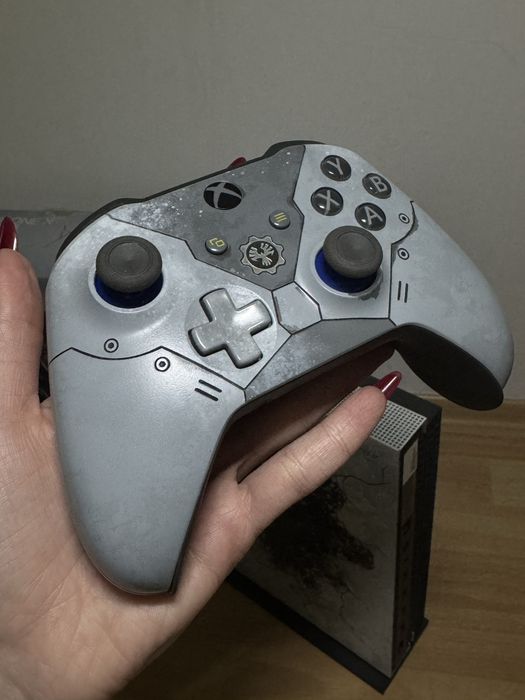 Xbox One X Gears 5 Limited Edition