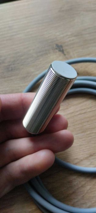 Індуктивний датчик IPS18