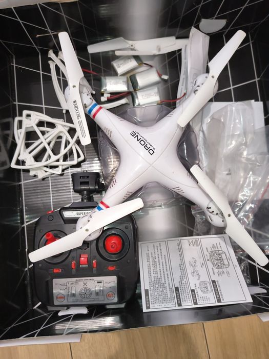 Dron wszystkie dodatki są na zdjęciach
