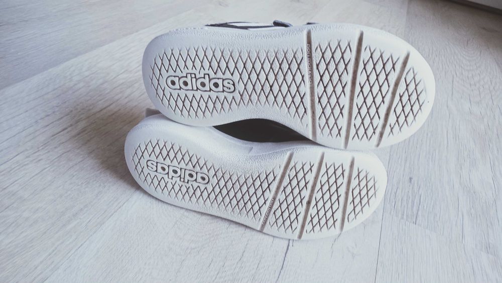 Buty Adidas r. 28 Długość wkładki 18 cm