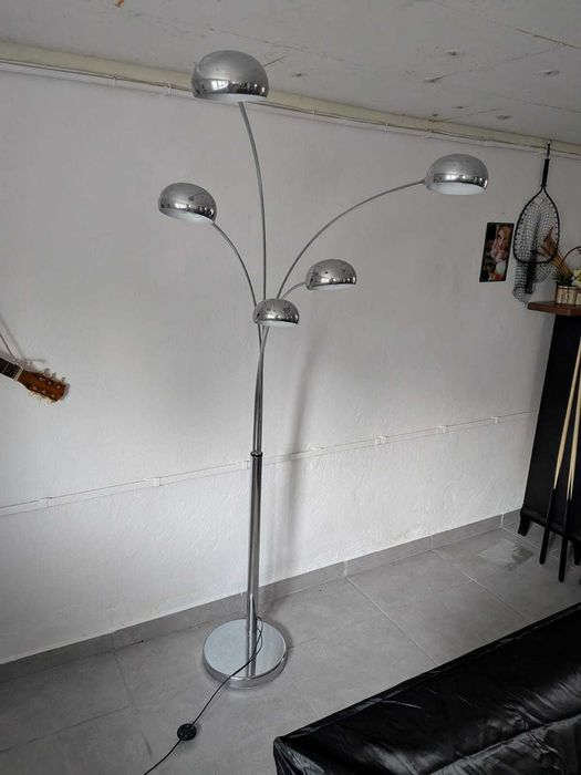 Lampa stojąca chromowana używana w dobrym stanie.