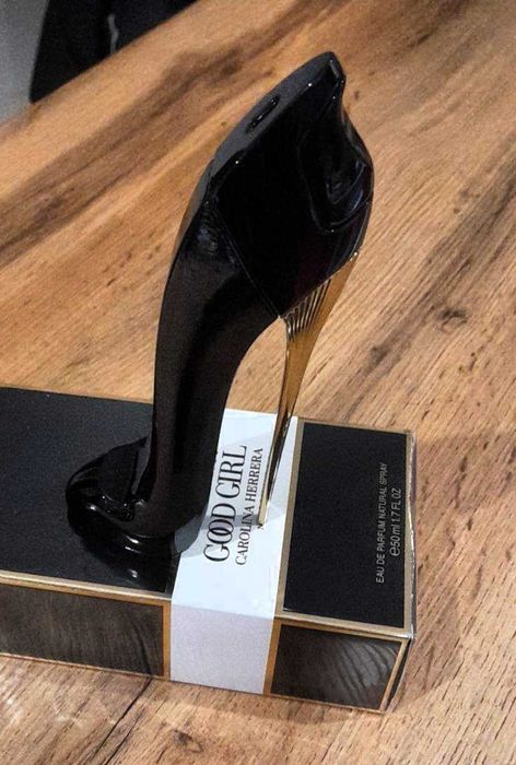 духи  Carolina Herrera - Good Girl Blue