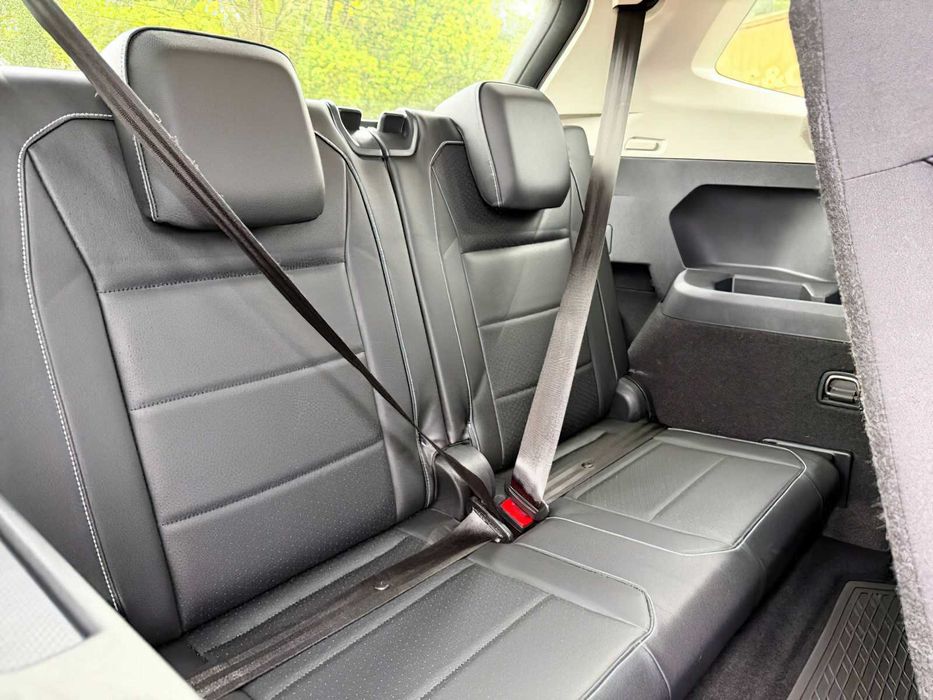 Volkswagen Tiguan      2021